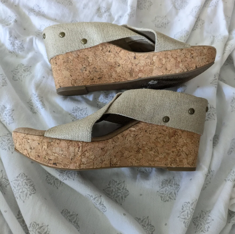 Merona Sandals Womens 9.5 Crisscross Strap Wedge Slide Heels Tan‎ Fabric Slip On